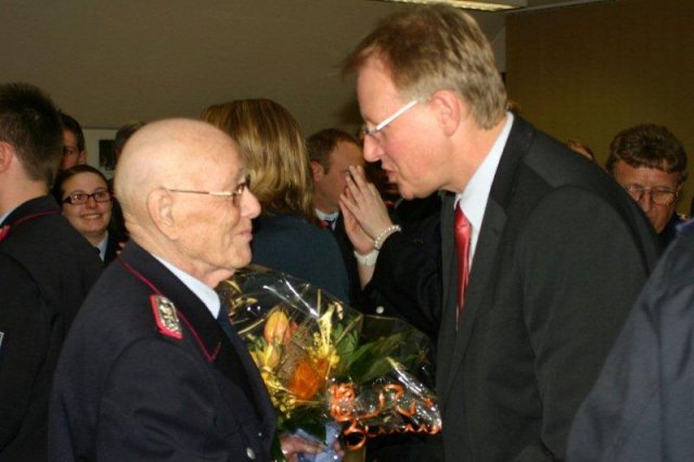 2012-02-11 -20- JHV FF BLtbg Ehrenmitglied W. Peix (1)